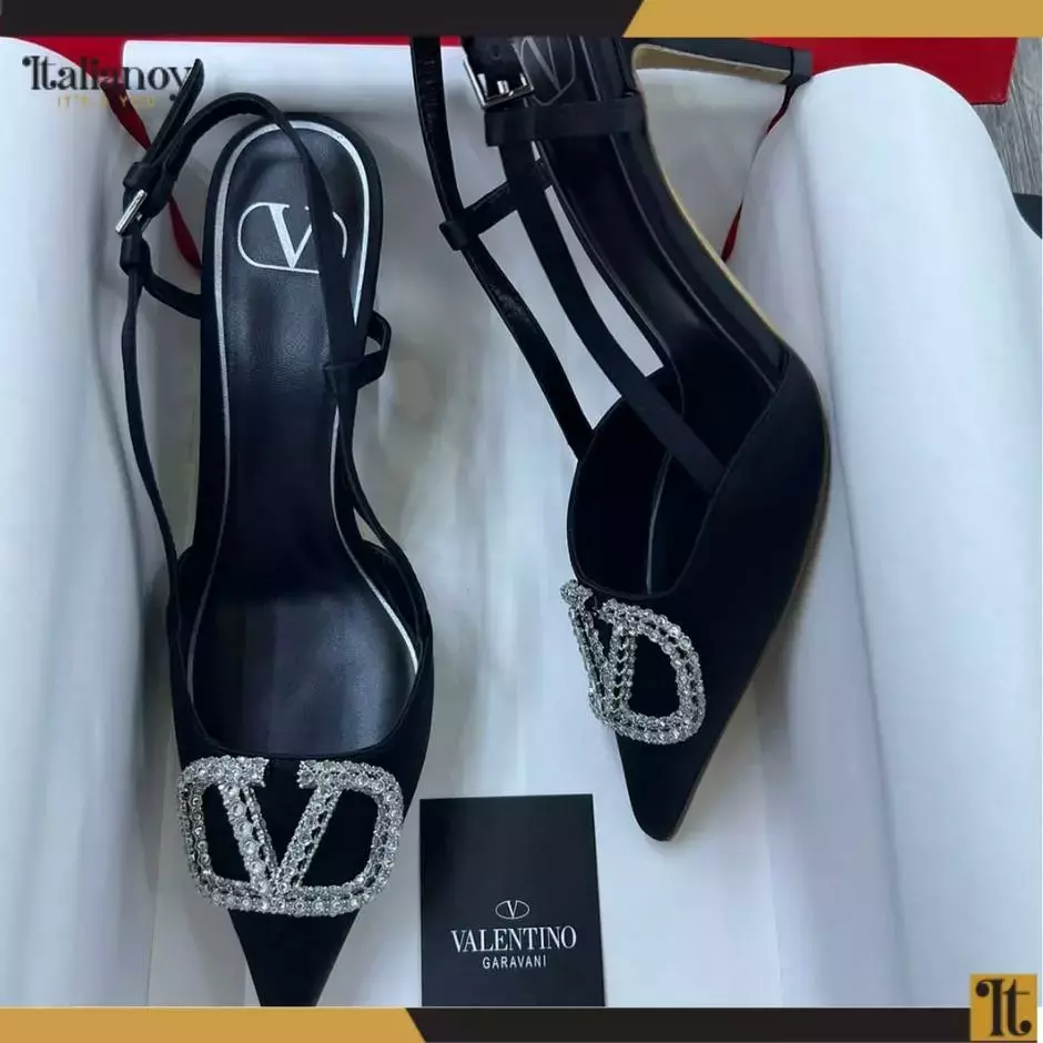 Valentino Garavani VLogo Blush Leather Pumps black