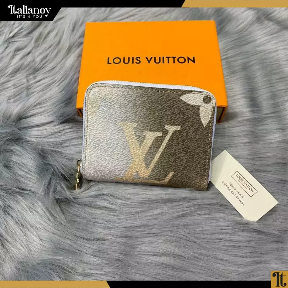 Louis Vuitton Zippy...