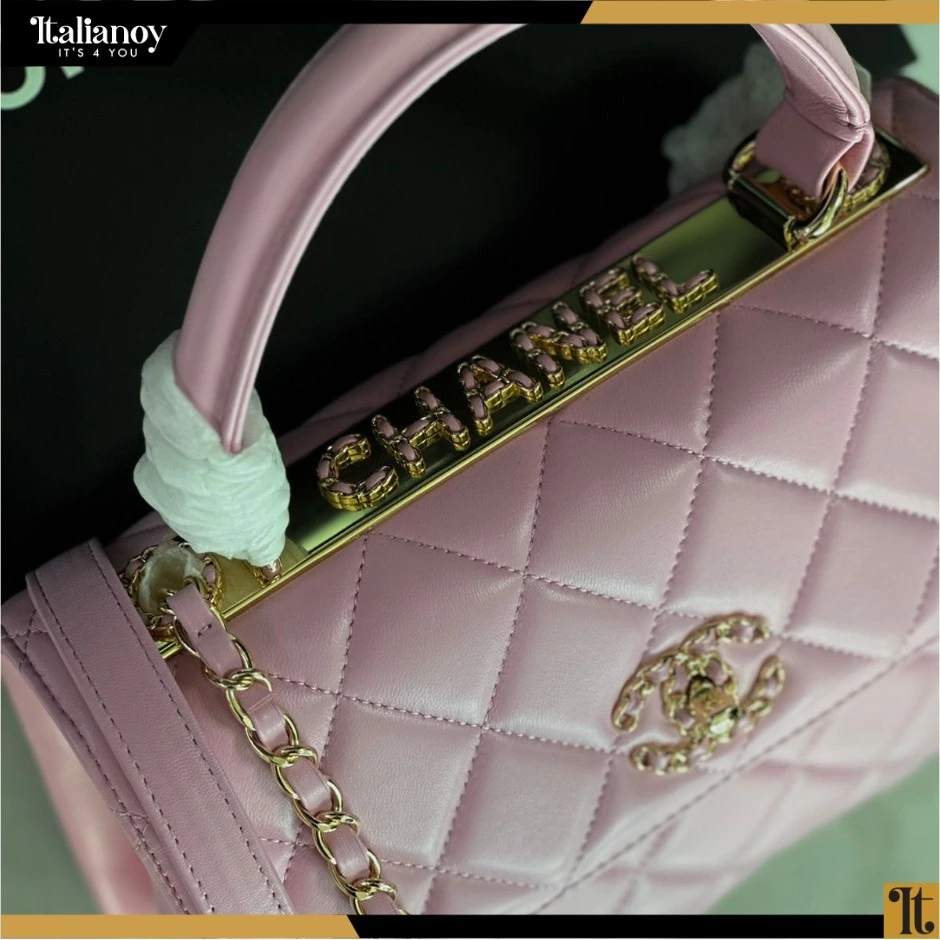 CHANEL Medium Flap Bag Pink Lambskin With Gold Hardware