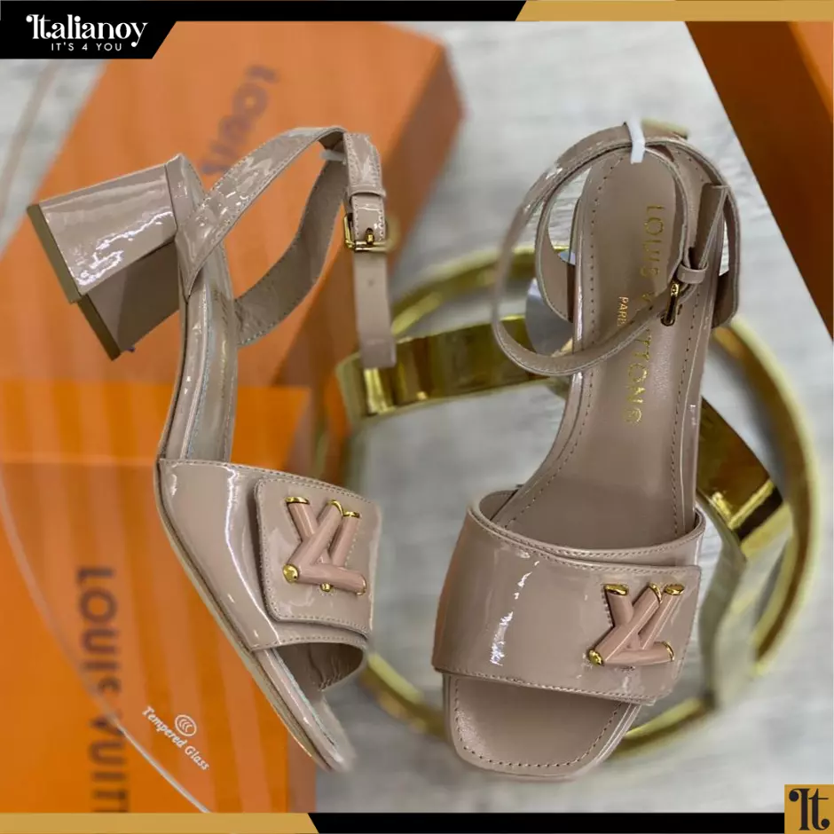 Women Louis Vuitton Shake Sandals beige