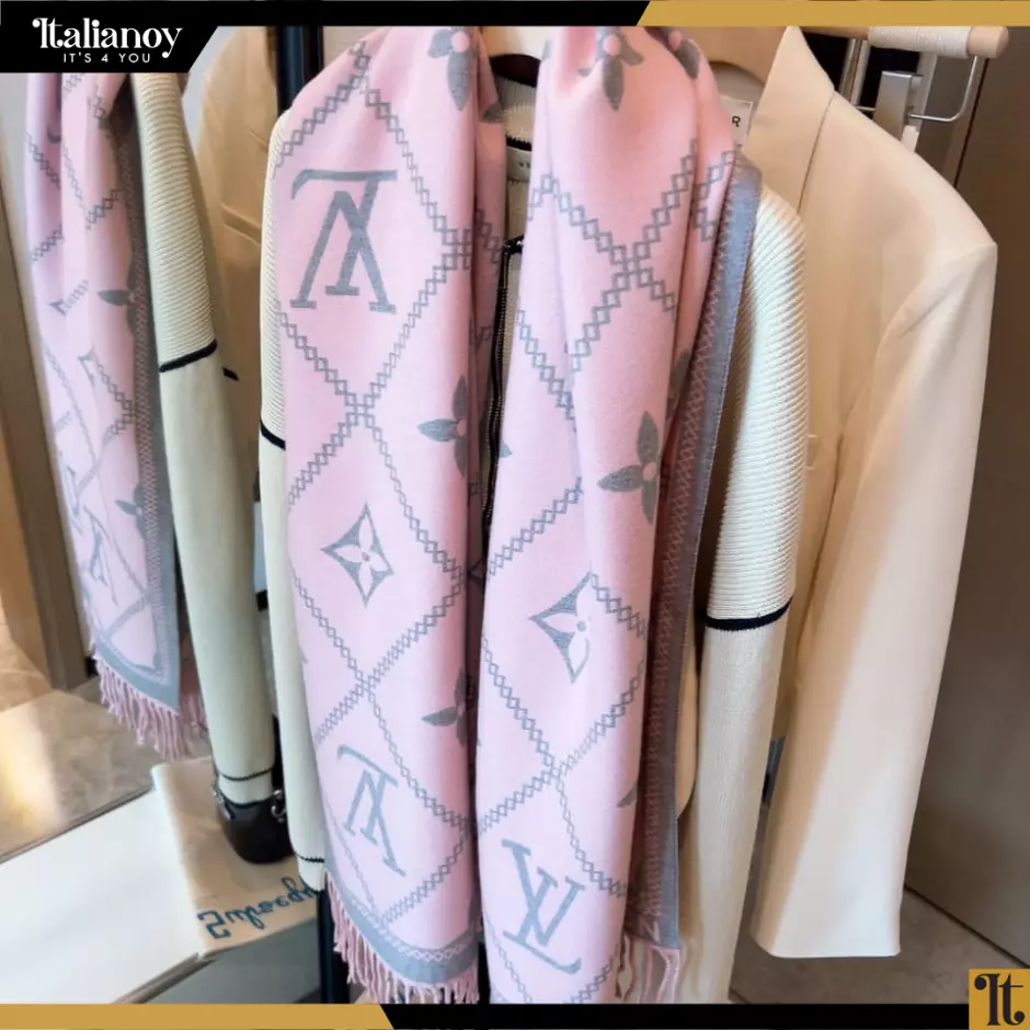 louis Vuitton winter scarf pink